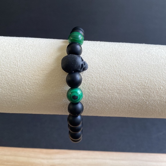 Matte Black Onyx and Malachite Skull Bead Bracelet - Picture 5 of 5